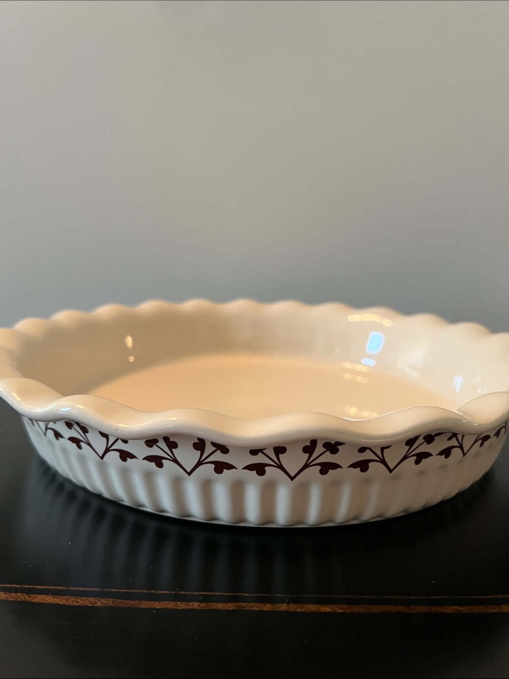 Paula Deen Classic Stoneware Ceramic Fluted Pie Dish in Cream & Brown 9 inch”